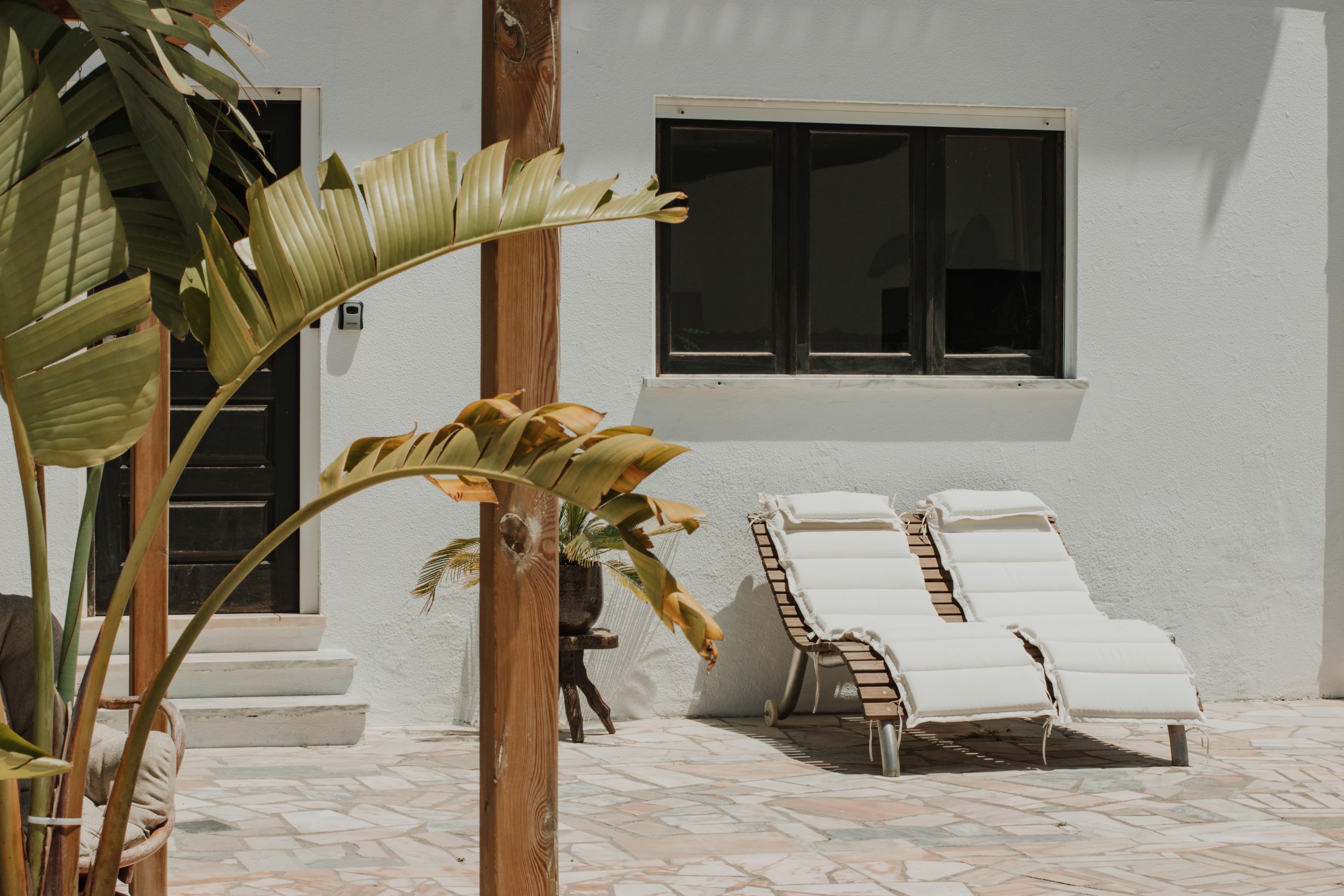 Péniche exterior view 2