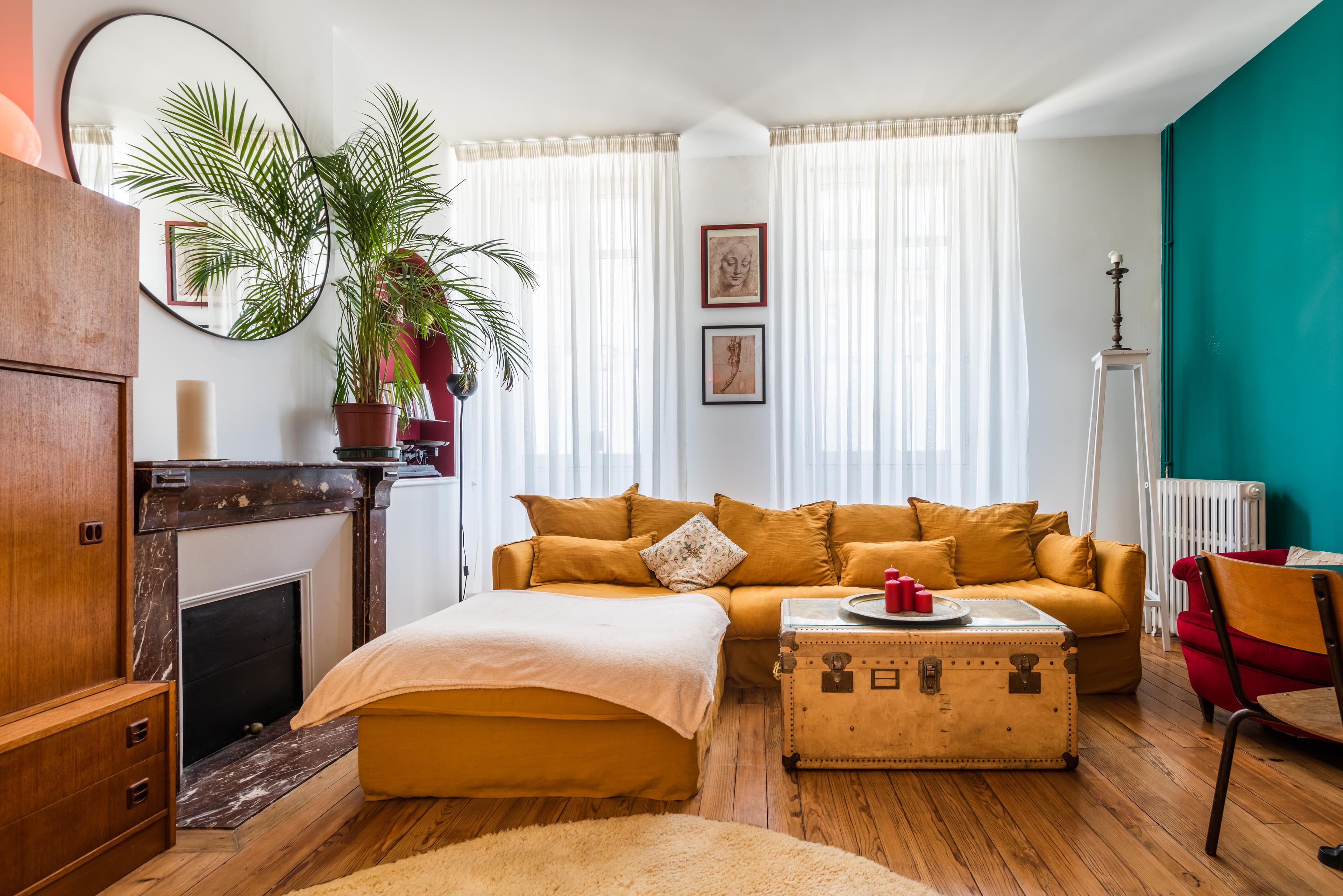 Bordeaux living room 1